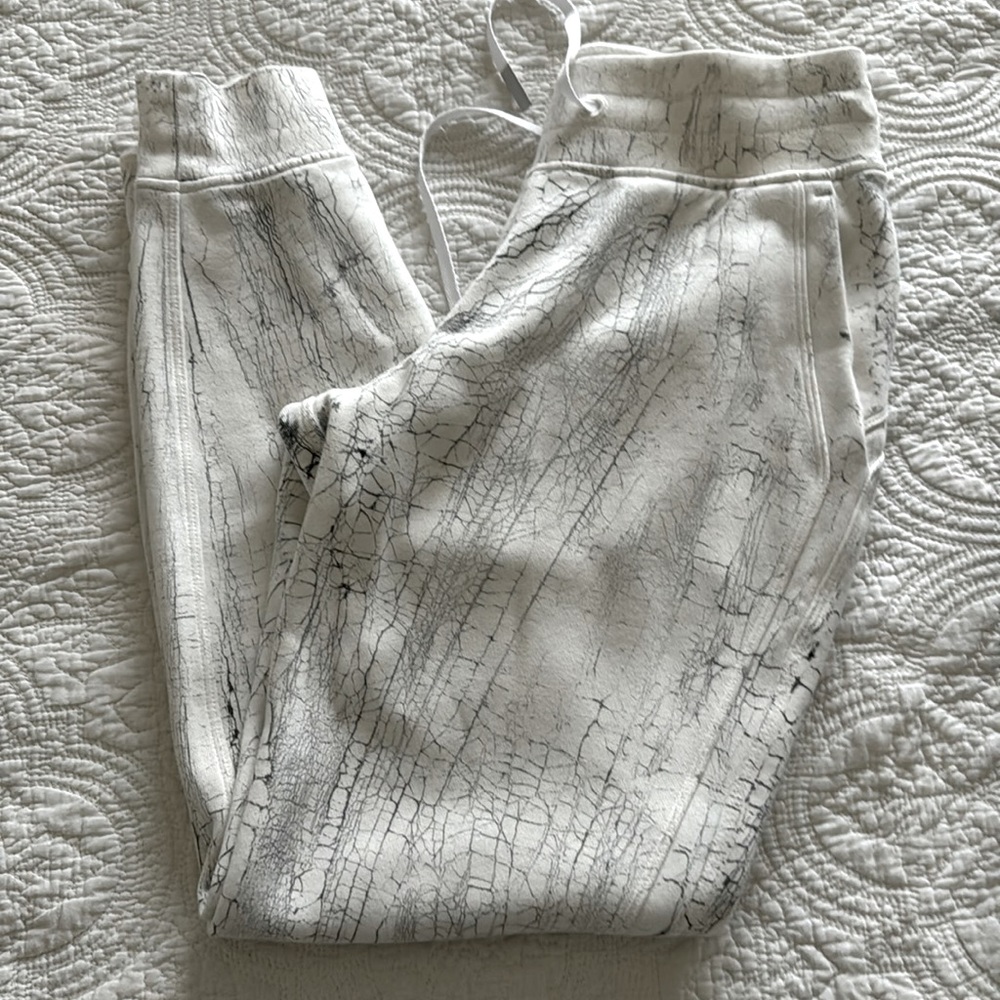 Size 6 Marble Lululemon joggers